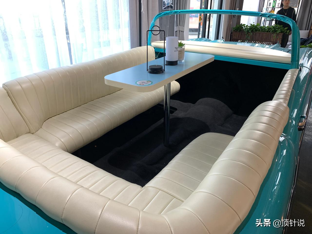 只要有心创意无处不在用汽车的车头车身改造成真皮沙发还是蛮有味道的