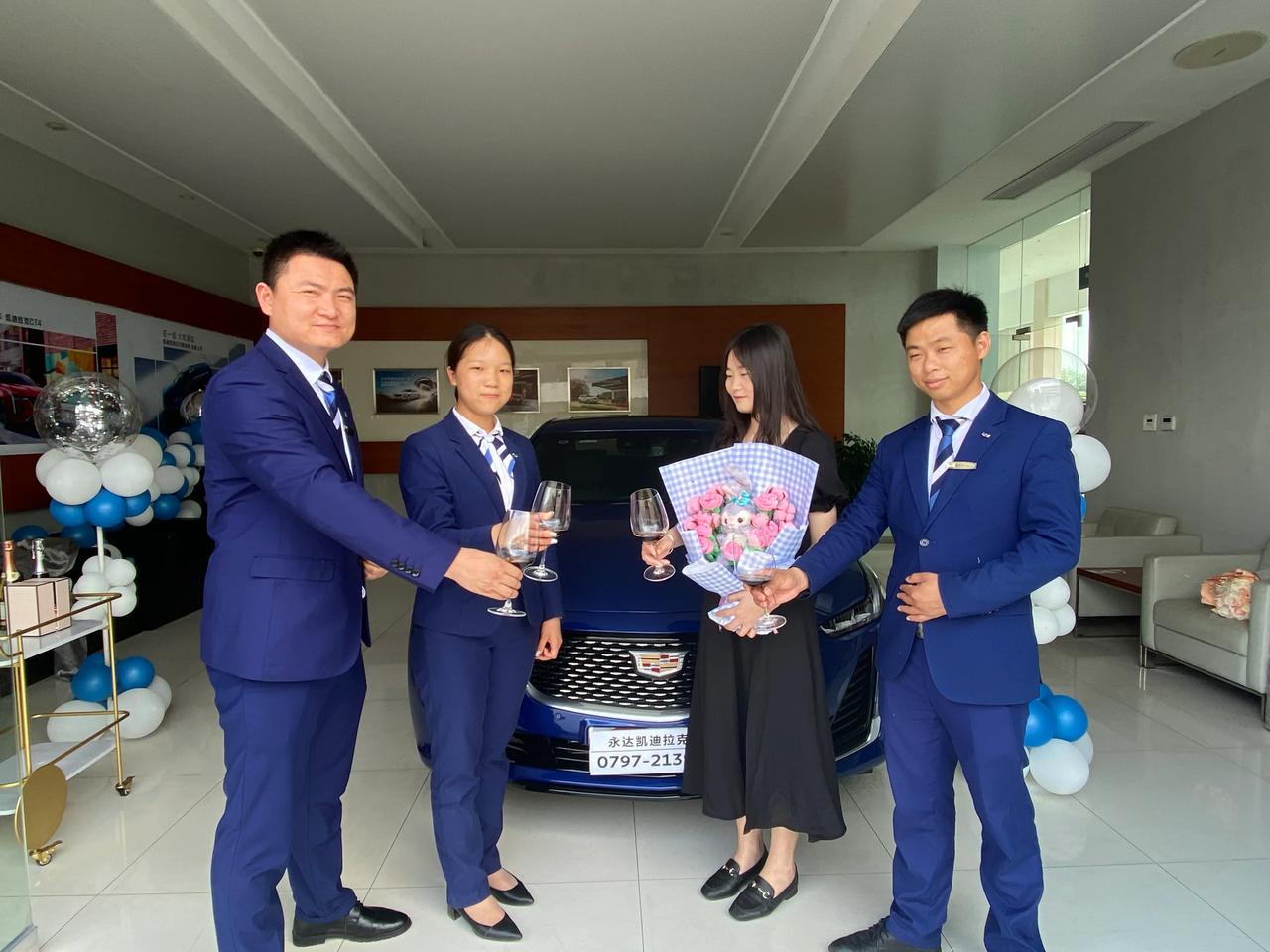 在桃李年华这天喜提了人生中第一辆车第一辆喜欢的豪车08凯迪拉克21