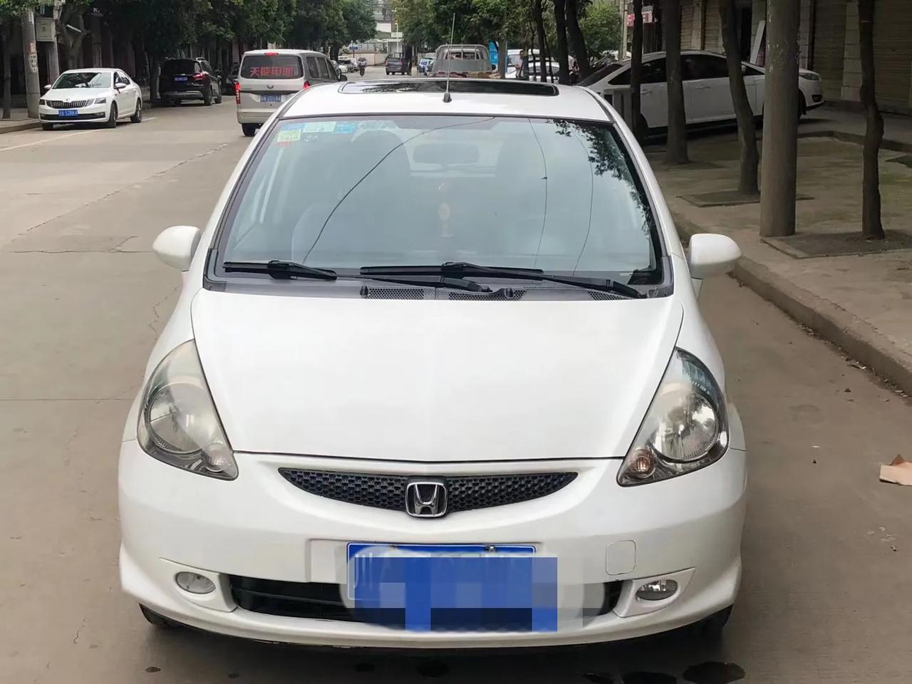 飞度朋友圈看了个飞度05年的手动挡高配问了一下价格听起来还不错结果