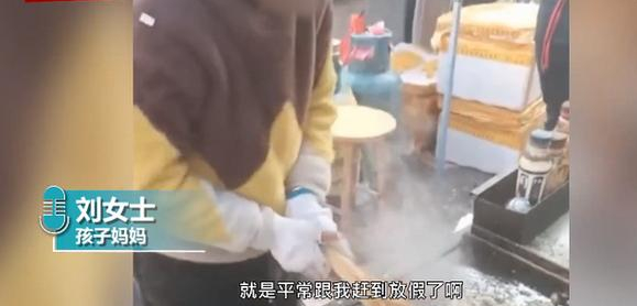 妈妈|12岁男孩帮妈妈烤串手法娴熟 妈妈就我俩他不想我太累