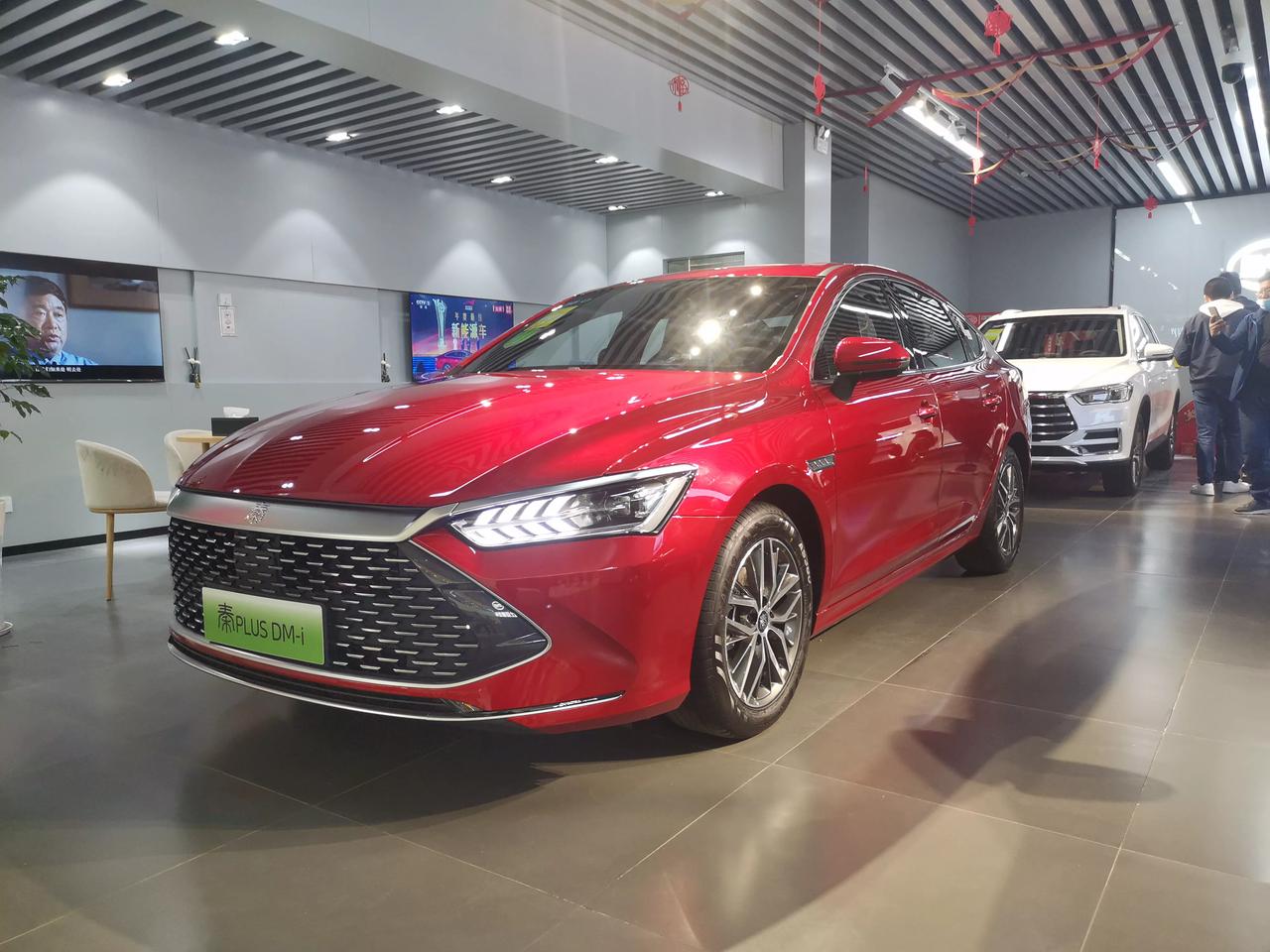 今天去店里看了比亚迪秦plus dmi 不得不说,实车比图片