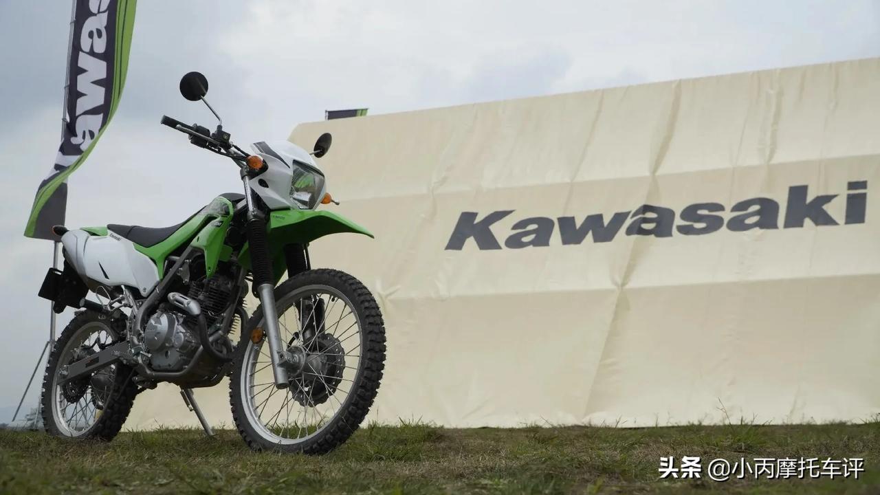 國內川崎新車klx230公佈售價37900元騎膩大排量想要能上牌但又看不上