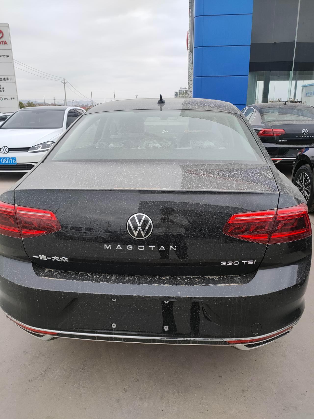 迈腾车尾字母大家觉得哪种好看