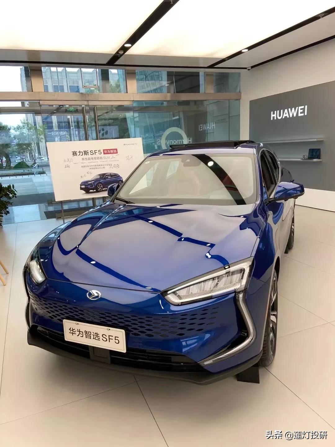 小康制造华为提供软件和自动驾驶的支持不过这车的价格不便宜20万以上