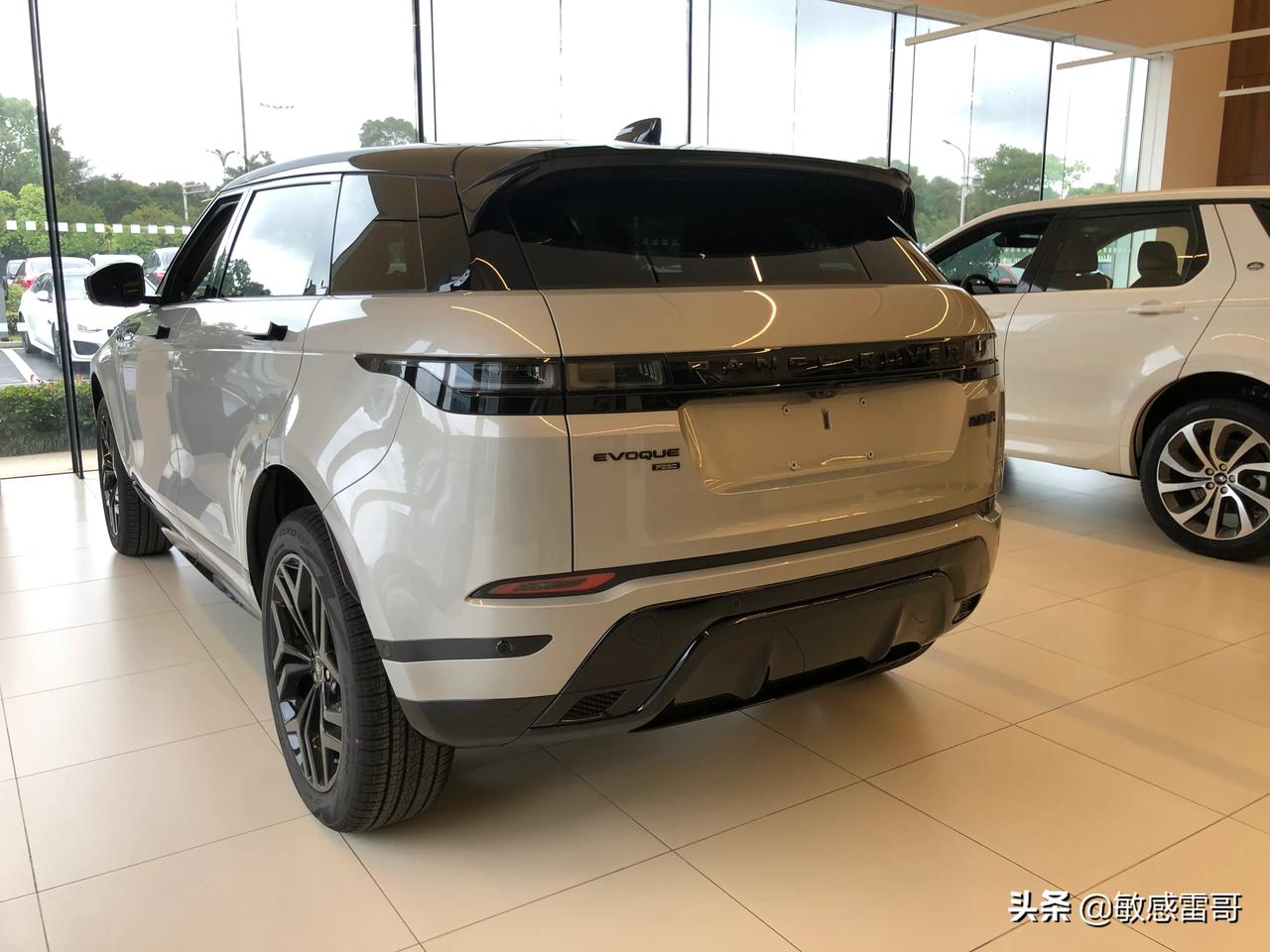 21款路虎揽胜极光l轴距加长160mm40万入门你会考虑吗