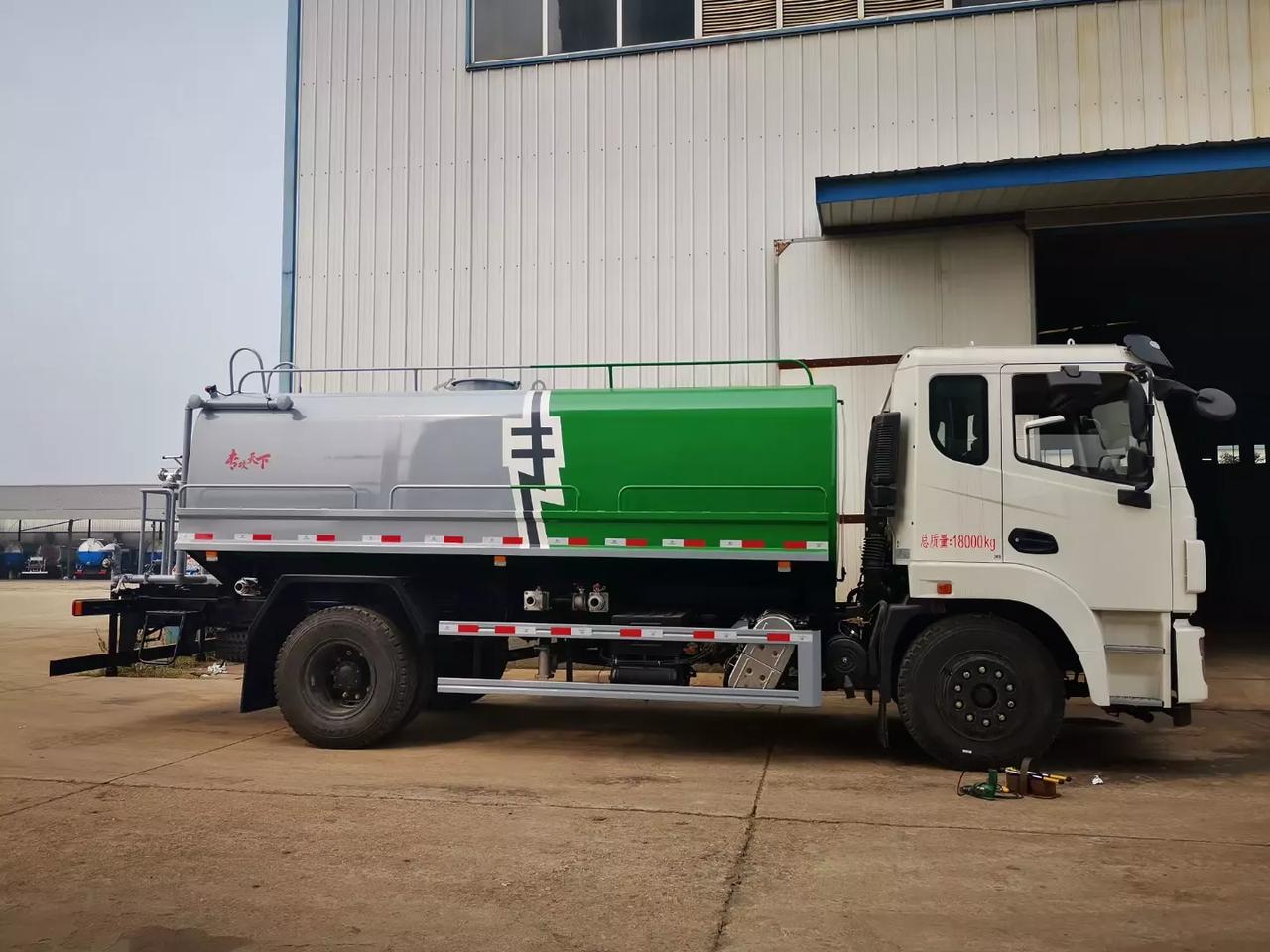 好车欣赏-东风锦程洒水车:玉柴165马力,法士特8档变速箱