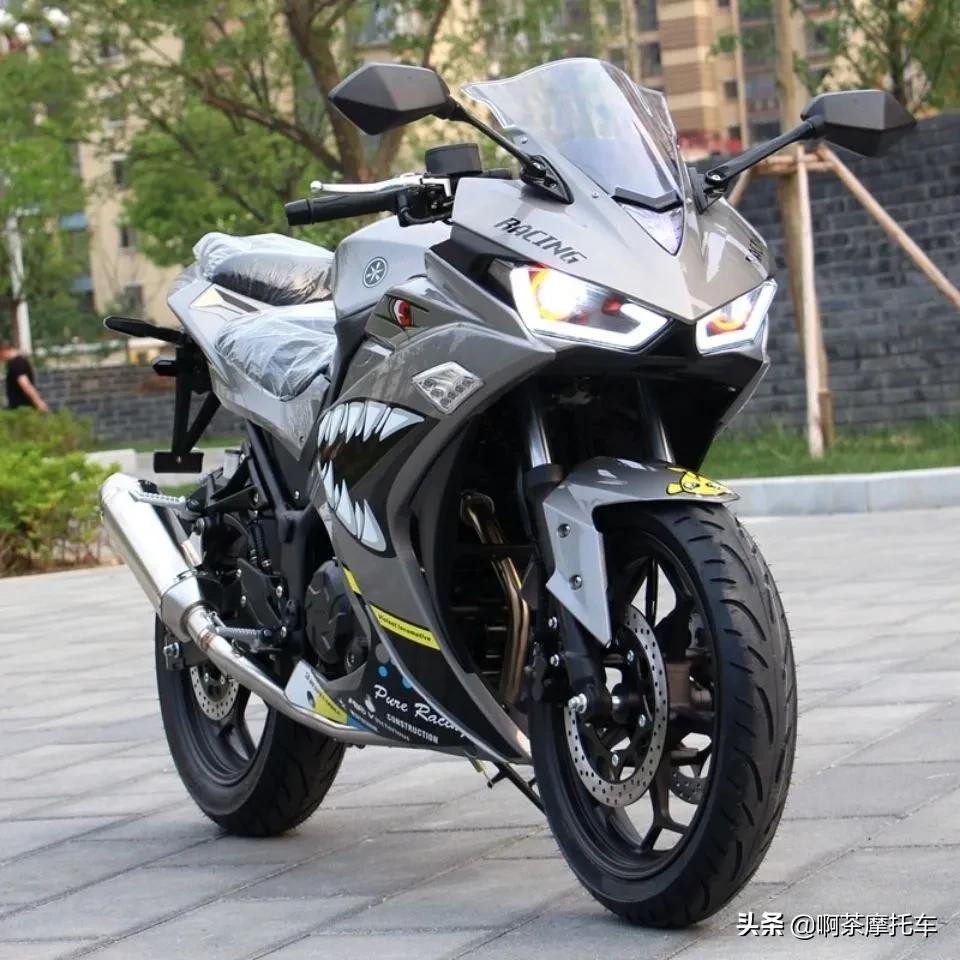全新r3摩托车跑车国四电喷趴赛r35街车可上牌