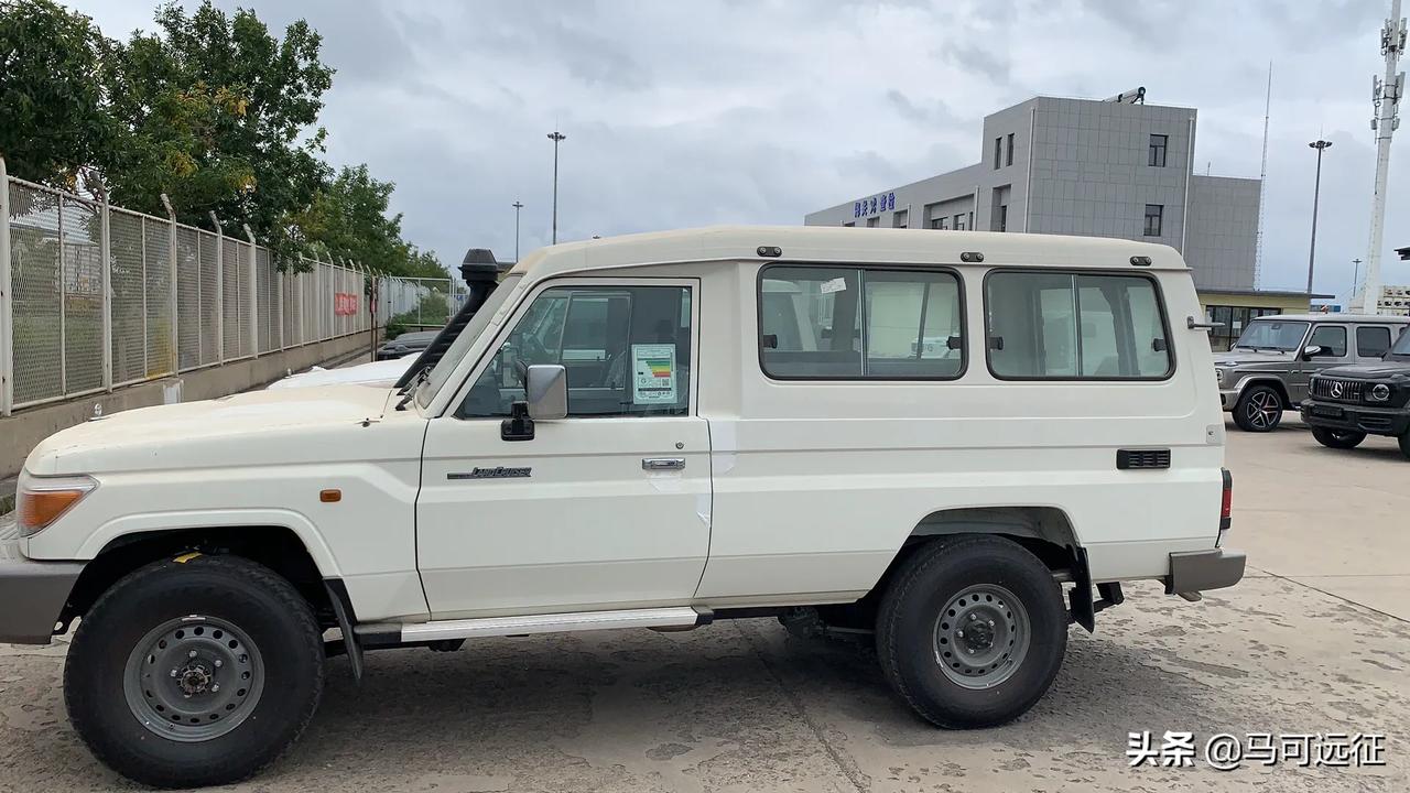 中东丰田lc7系硬派越野车多了不止一个选择