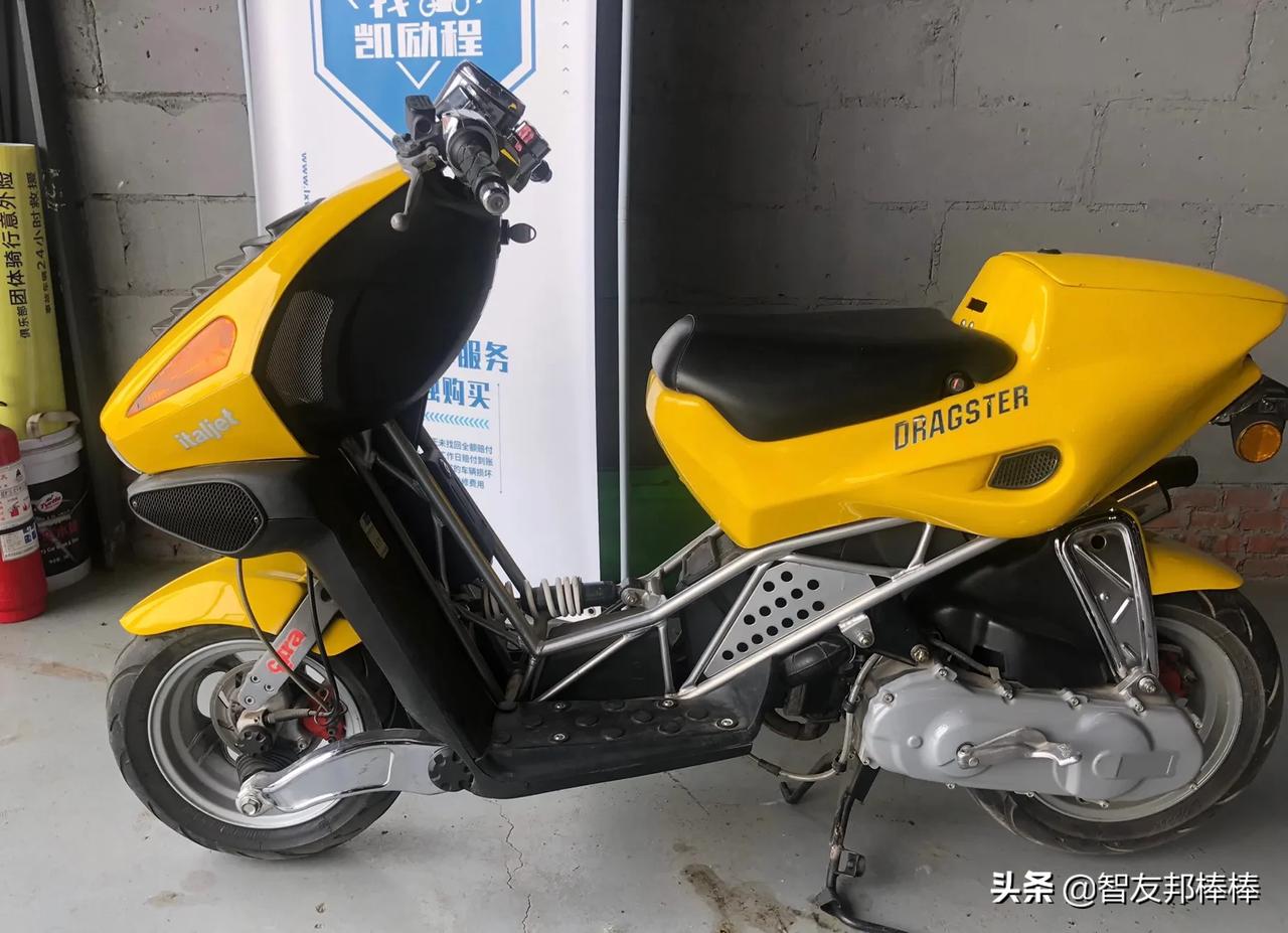 还记得金城要国产的意大利(意塔杰特)italjet 吗?这车