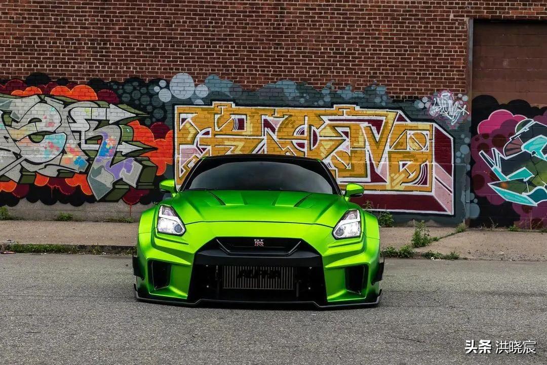 绿色宽体贴地大尾战神gtr