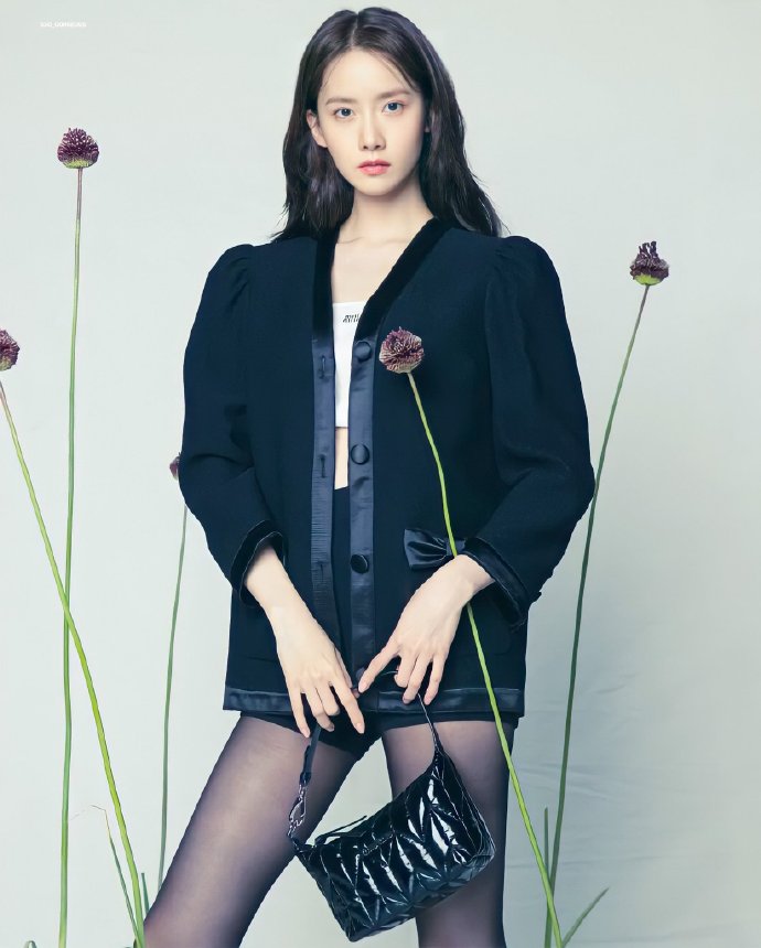 少女时代林允儿最新画报公开,居然秀蚂蚁腰,事业线了?