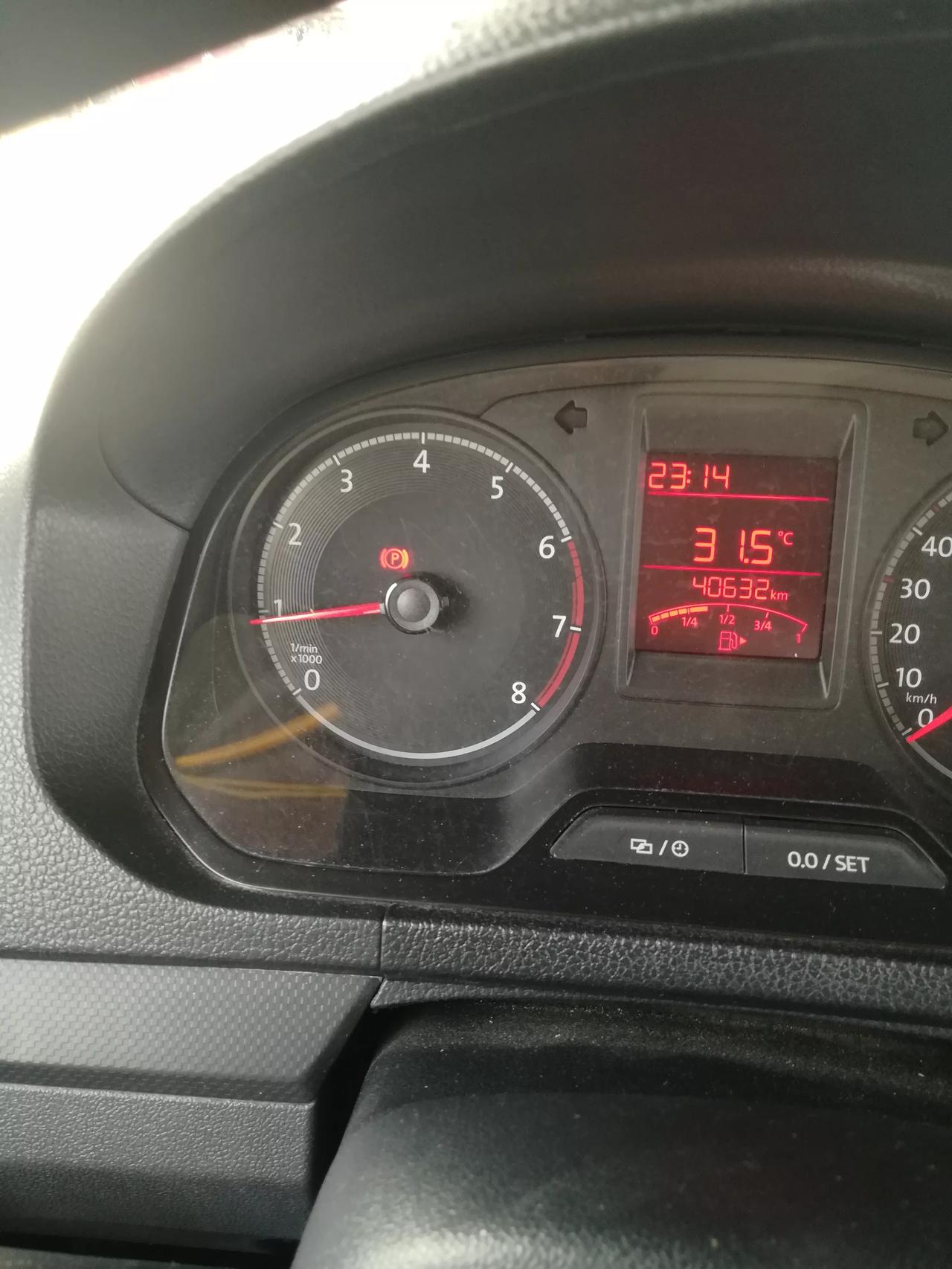 有点想不通,现在练的车子都是电子教练,如果速度快了会自动给我们刹车