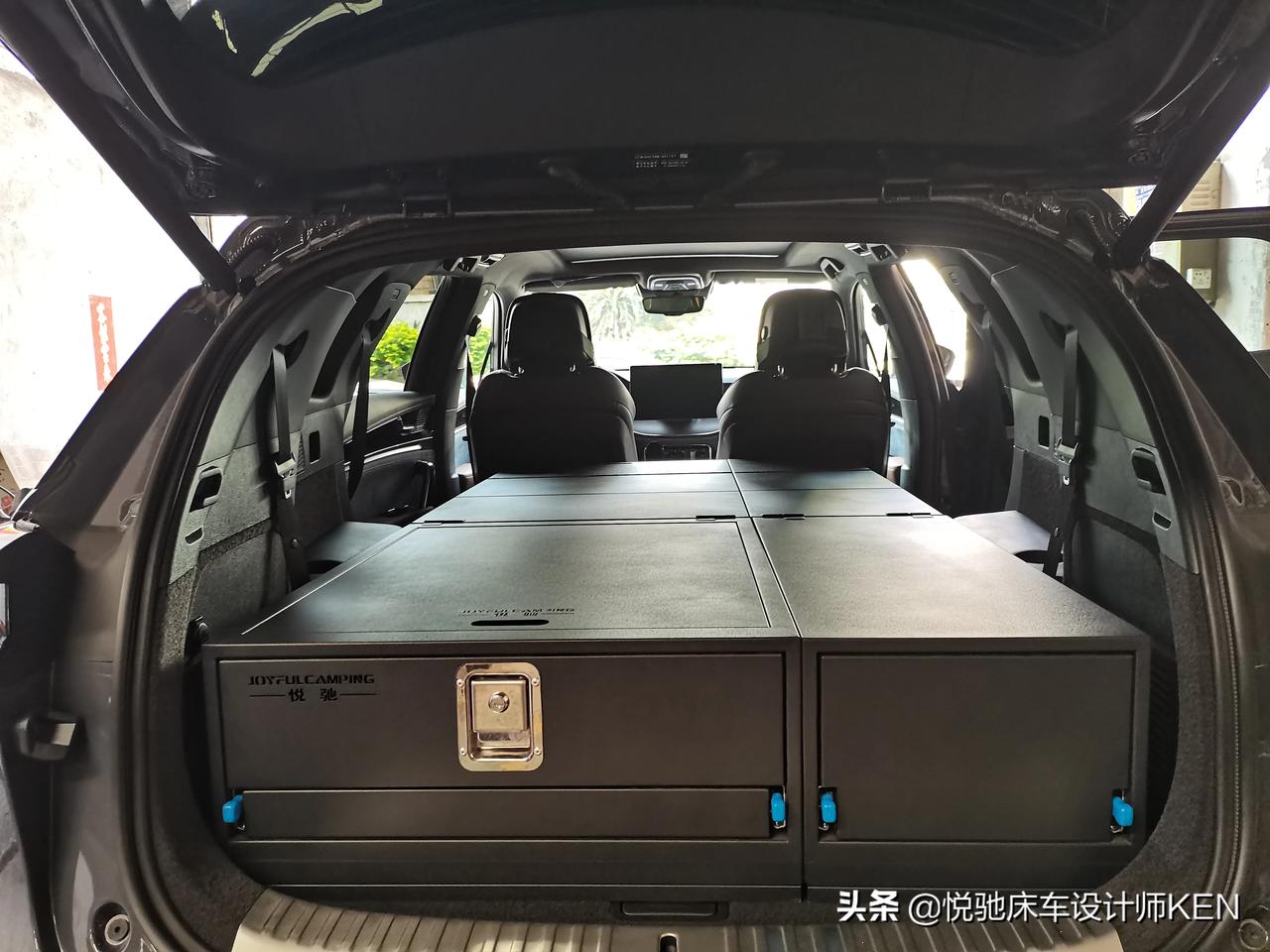 看这款比亚迪唐dm2021,无损加装床车露营旅行箱,全解决了.