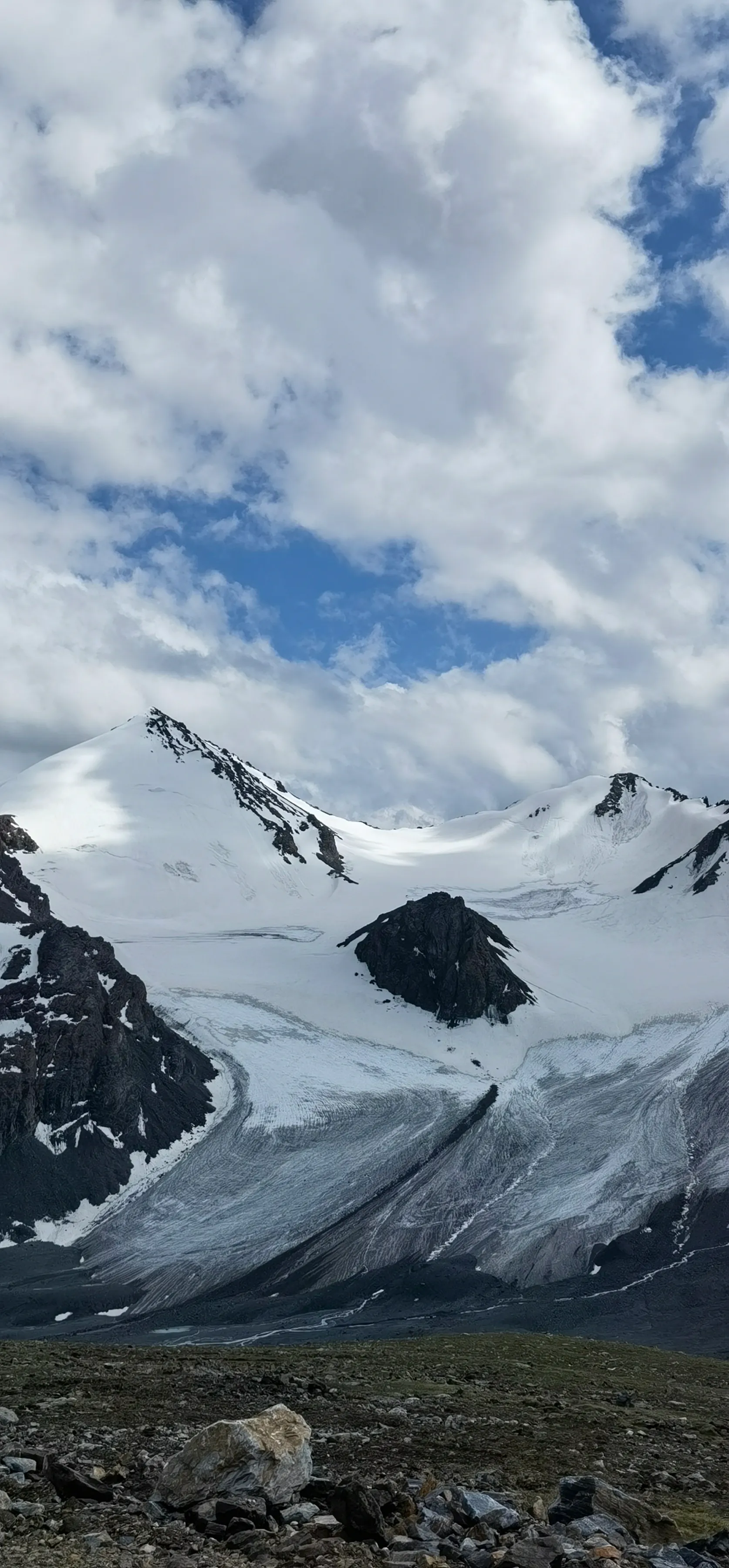 博而塔拉卅的国家森林公园 这里博而塔拉河和鄂托克赛尔河的源头 在这我经历了四季 风 雨 雪花 冰苞 看到雪山 草甸 鲜花 天天看点