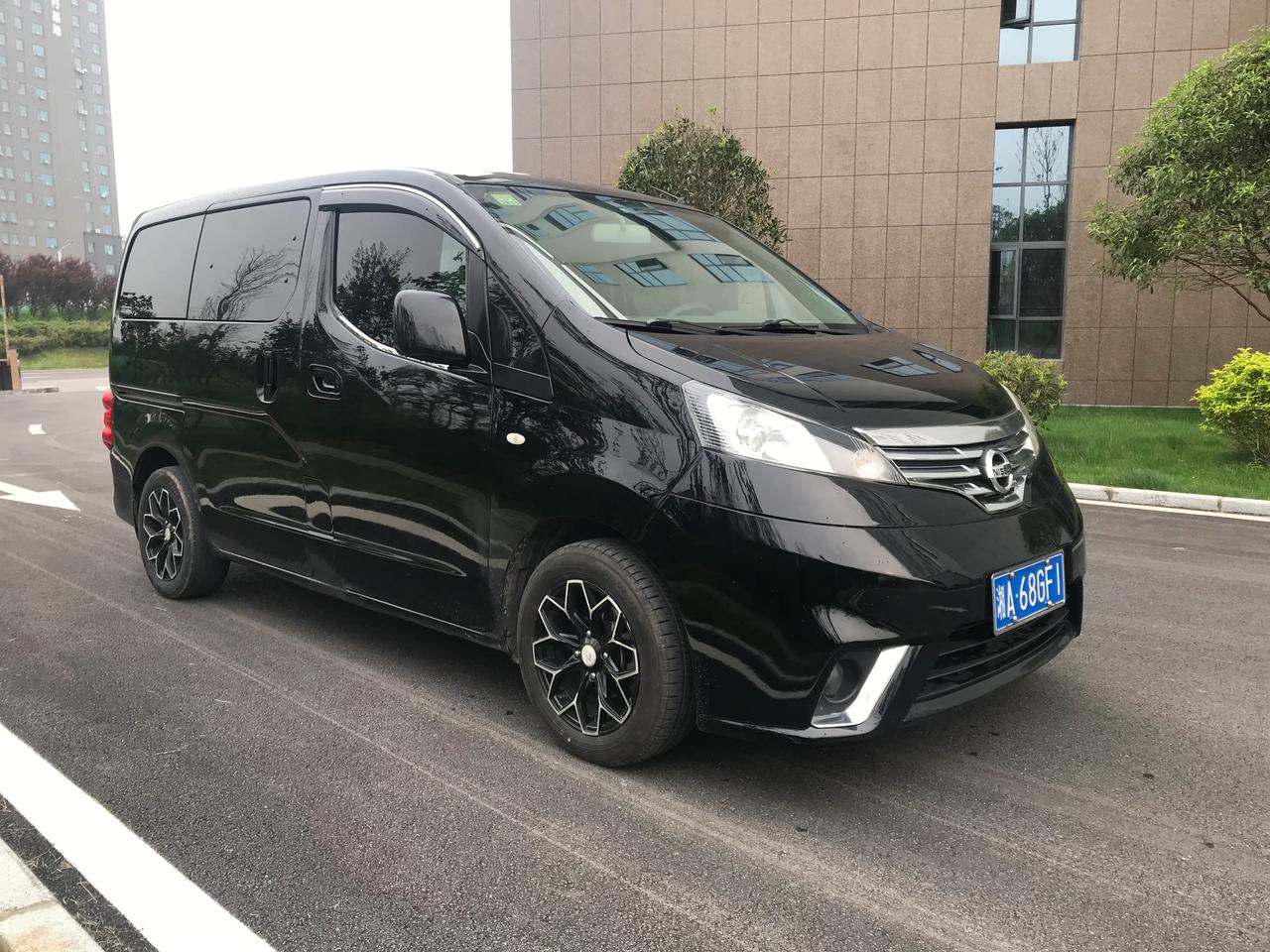 15年1月上牌郑州日产nv20016自动七座车况精品爱惜程度肉眼可见无钥匙