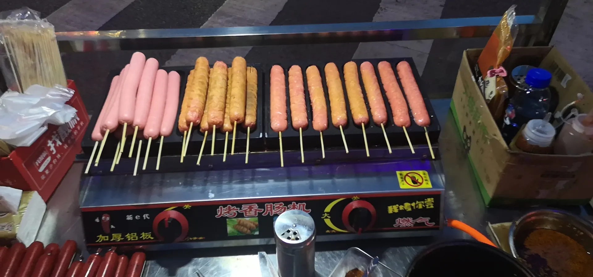 摆摊卖烤肠到底赚不赚钱