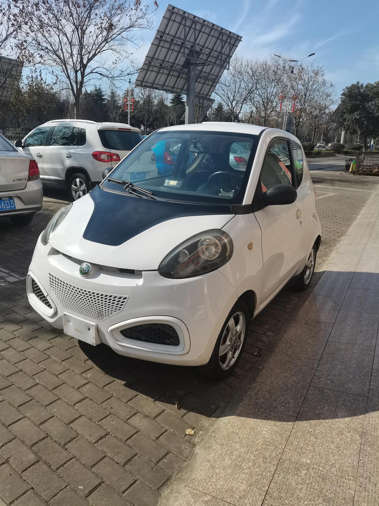 15年底上牌众泰知豆301c车况原版原漆实表1万多公里