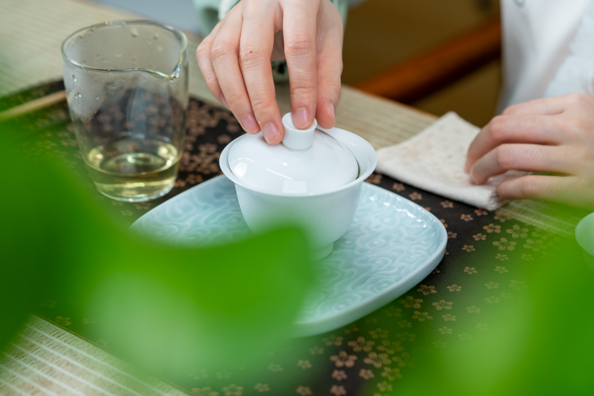 小喜年-将春天定格在茶杯里，只需要一泡桂花龙井茶