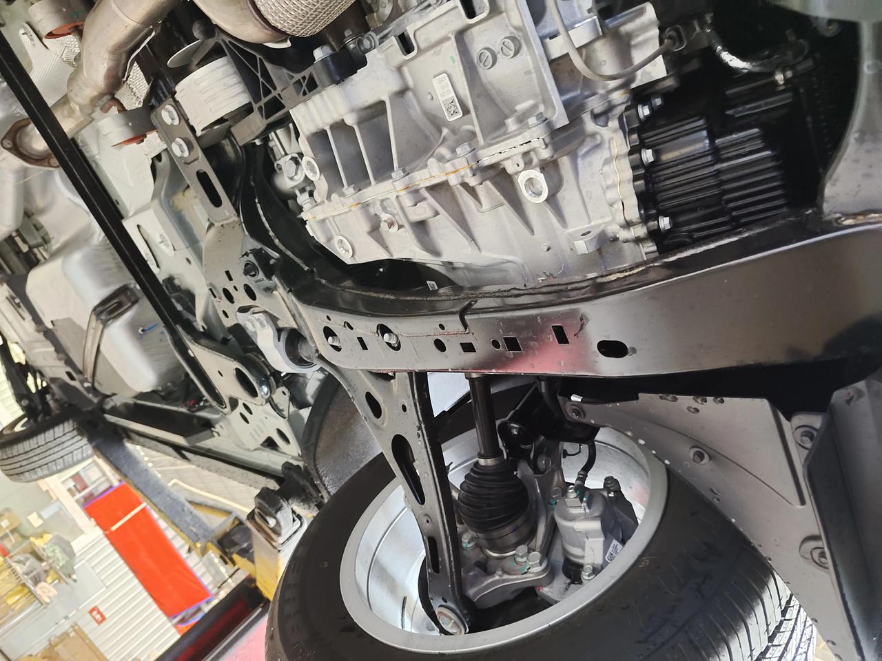 昂科威来一组昂科威的底盘图共各位看官点评