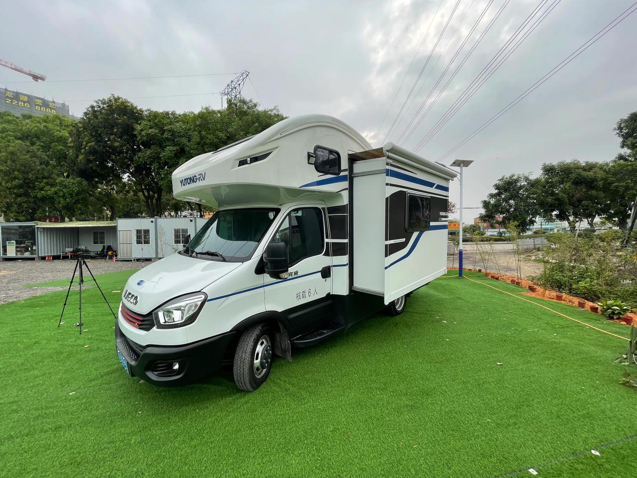 一富豪花60万买凯伦宾威双拓展房车,又花了10万升级整车装配