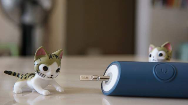 专业护理，呵护牙齿，舒摩斯（CAREMOS）欧拉电动牙刷！