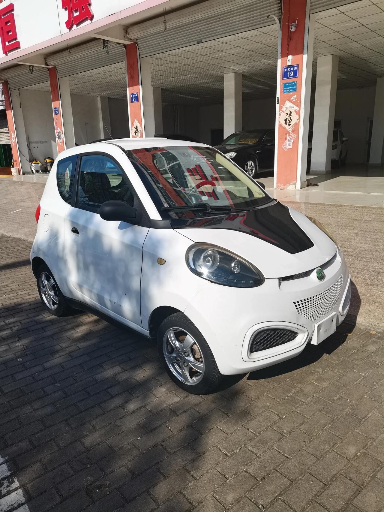 15年底上牌众泰知豆301c车况原版原漆实表1万多公里