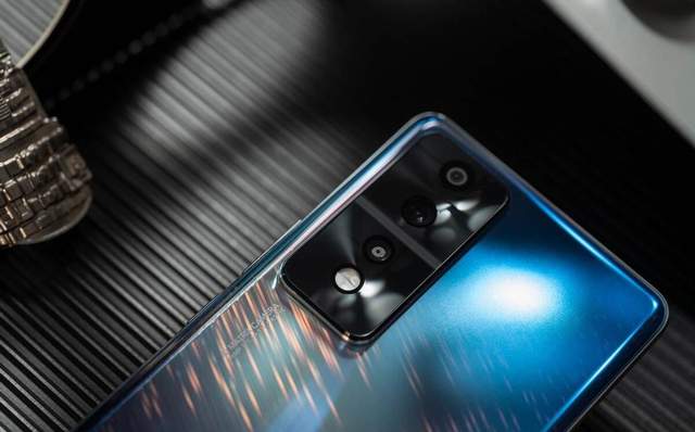 都说荣耀80 GT太贵？但在我看来，这款机型的性能被严重低估了