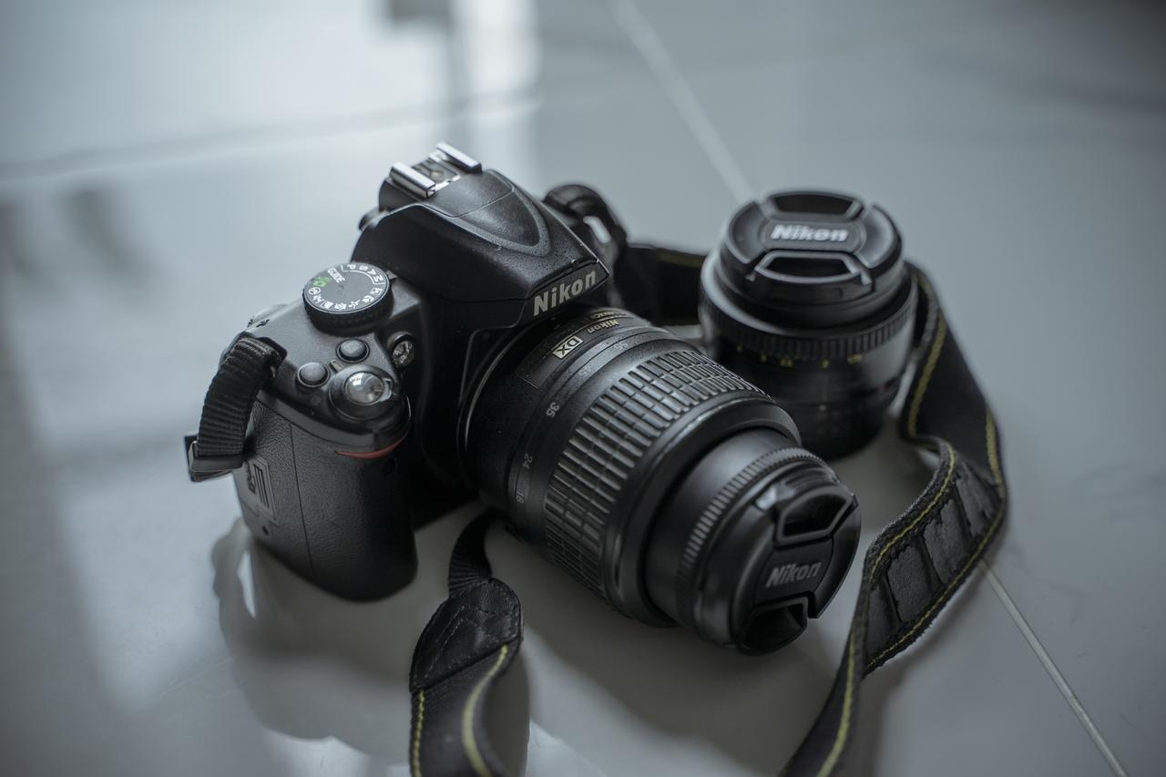 我的第一台单反相机,尼康d3000,2009年购买,当时带狗