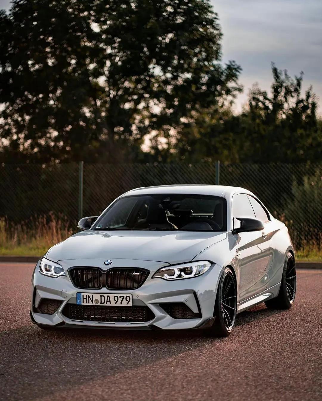 宝马m2c这小小的性能车性能迷们谁顶得住