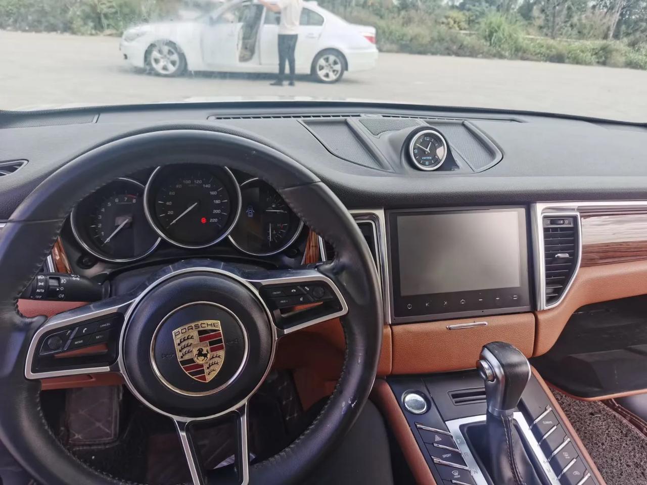 20185众泰sr9号称保时泰20t自动全景天窗无钥匙进入一键启动多功能