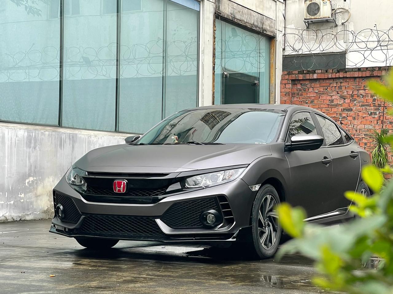 本田十代思域电光金属灰改色膜77tr前后包围77森德中尾段排气西南