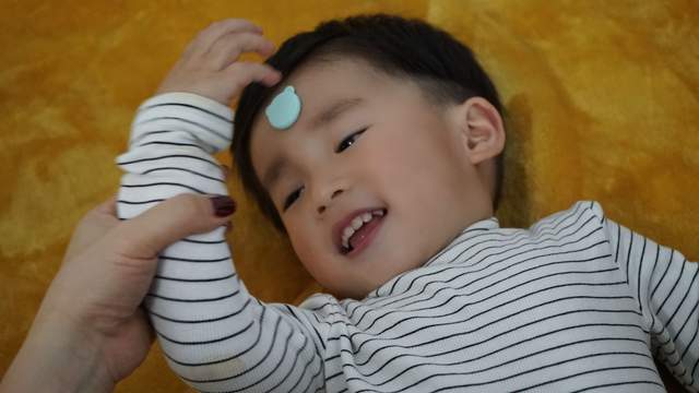 刷芯无线电子体温计，聪明的家长用起来，缓解宝宝发热带来的焦虑