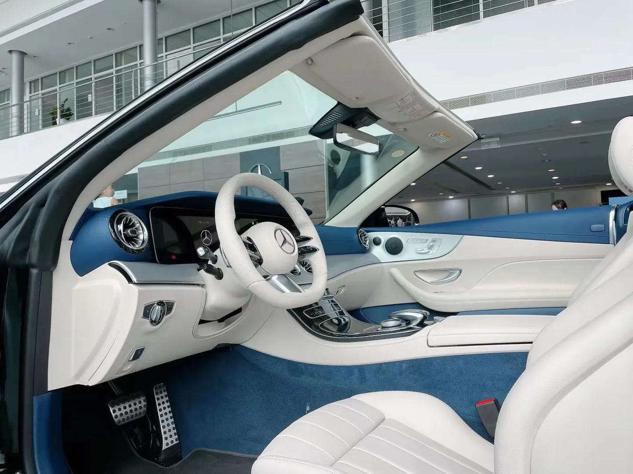 奔驰的游艇蓝是真的迷人