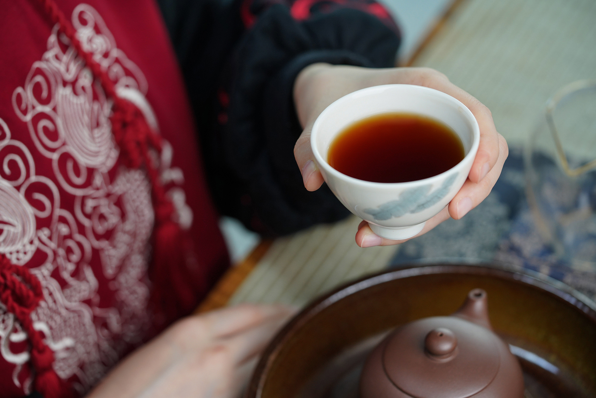 小喜年-有的茶“越喝越渴”正常吗？为什么会出现这种情况？