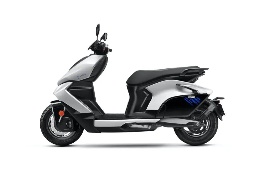 春风电动摩托车ae8,一辆科技感强大电摩,确有超前卫的感觉