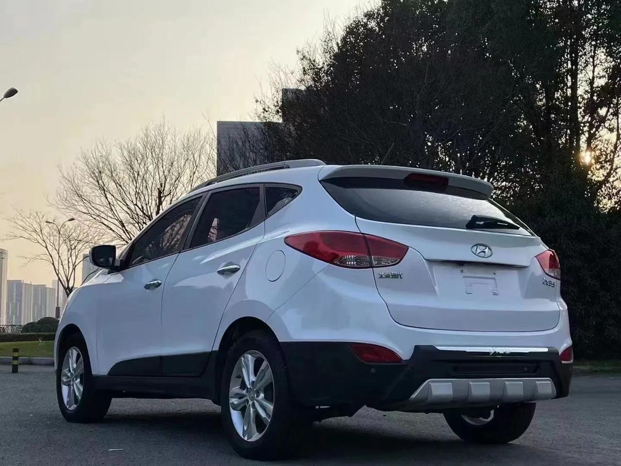 13年现代ix35自动档带天窗公里数8万公里代步神器车况极品本地一手