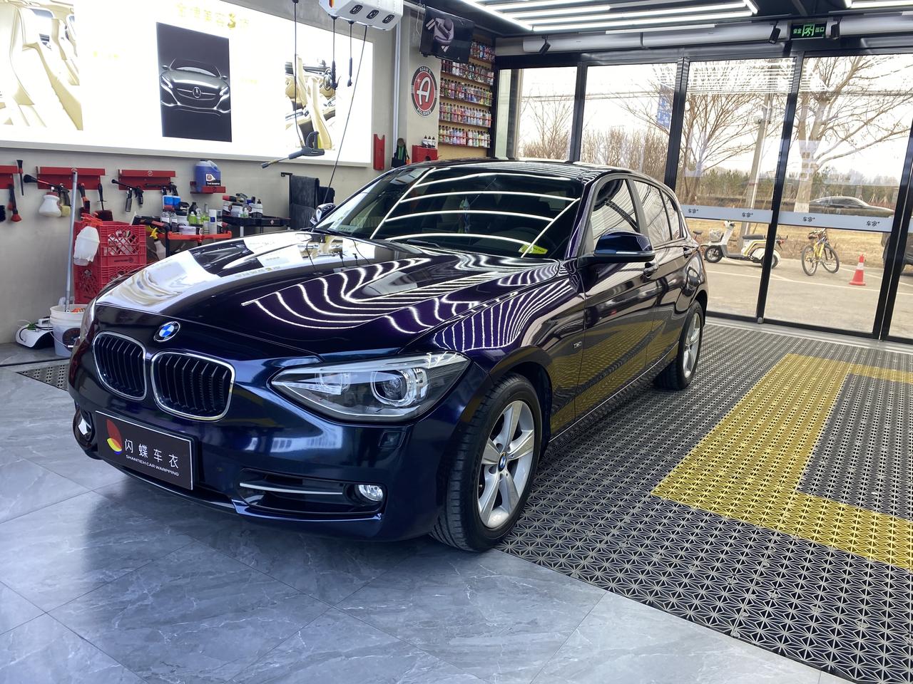 春天的颜色璀璨午夜蓝宝马118i汽车贴膜汽车改色宝马