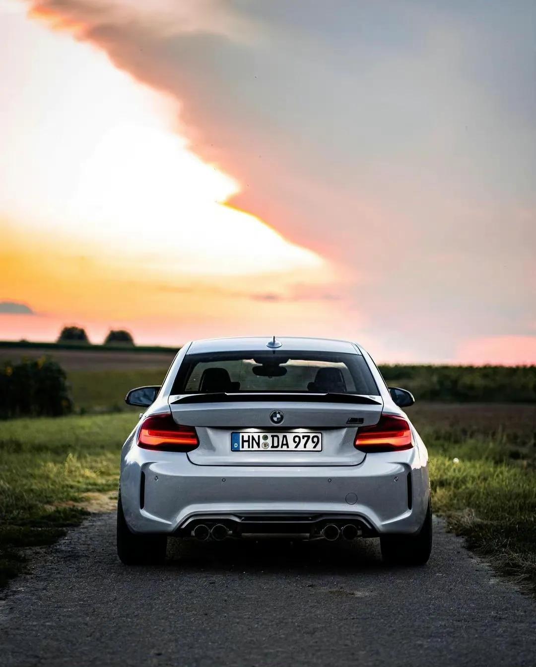 宝马m2c这小小的性能车性能迷们谁顶得住