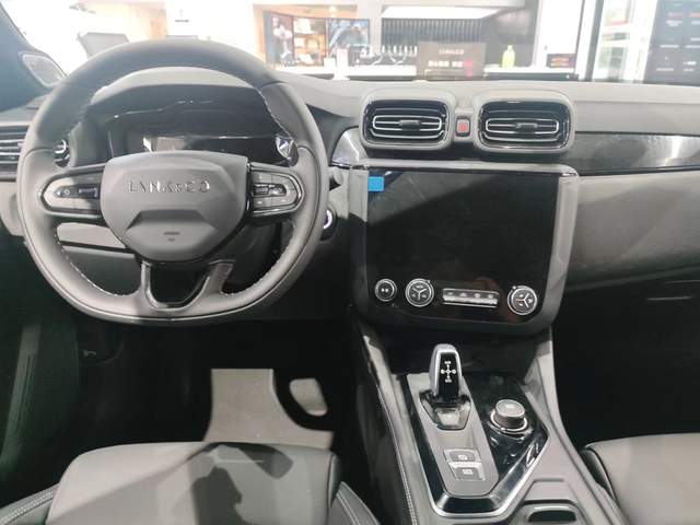 现款领克03中控动力方面,新一代领克03直接移植上一代领克03的drive-e