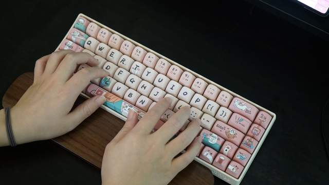 始于颜值，忠于体验！好看又好用非属洛斐小翘机械键盘莫属