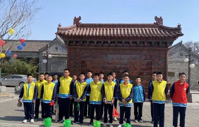 开封市静宜中学八年级开展学雷锋志愿服务活动-河南小康网-小康网河南