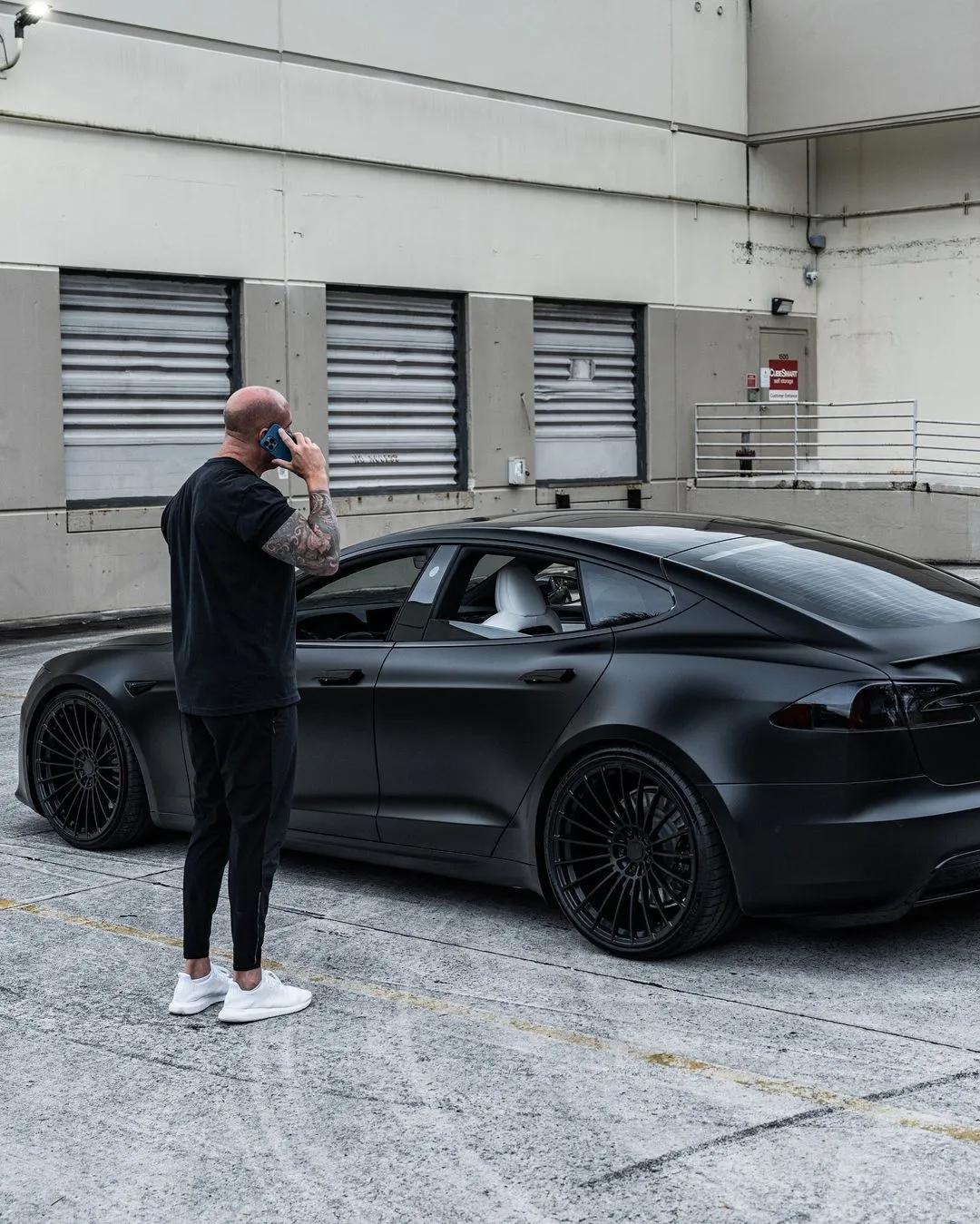 teslamodelsplaid电动黑武士改车吧特斯拉