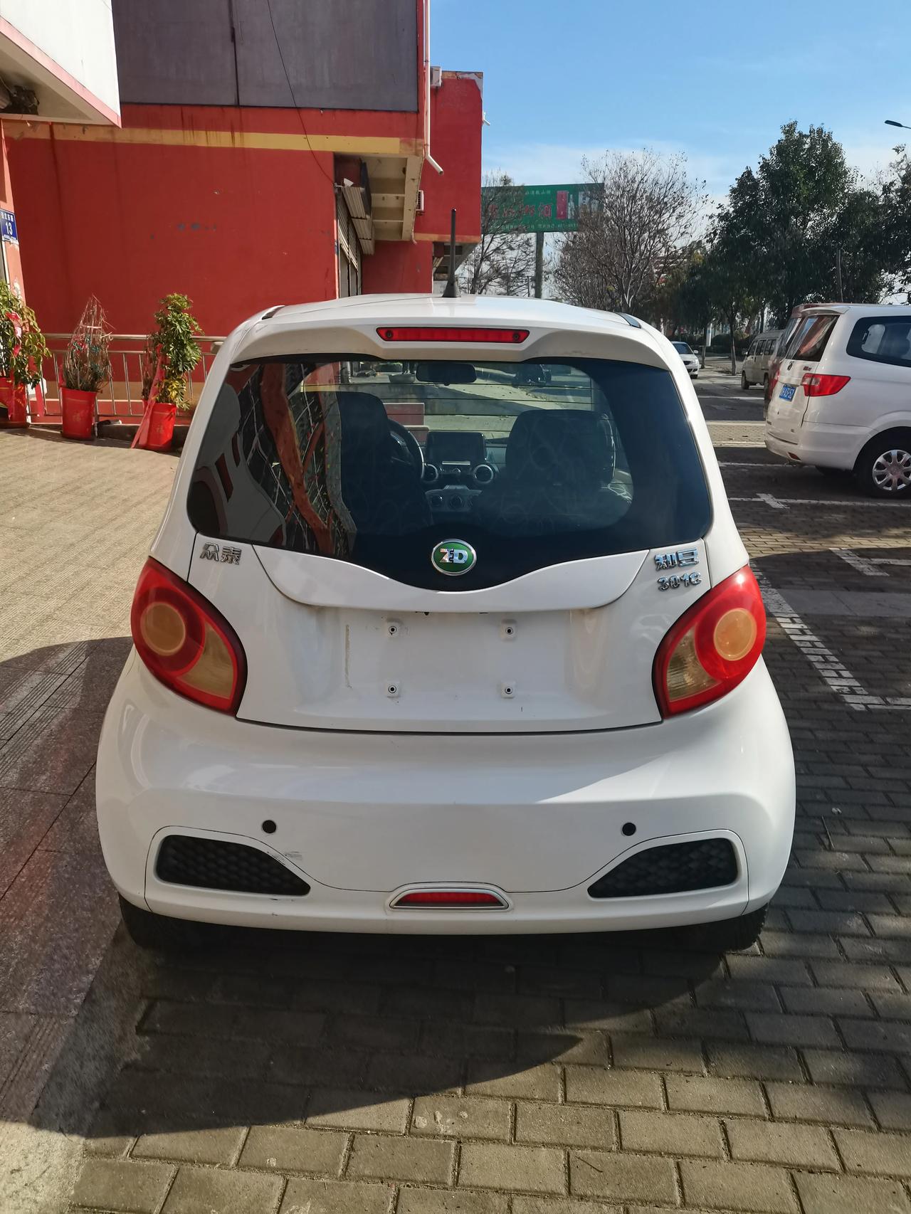 15年底上牌众泰知豆301c车况原版原漆实表1万多公里