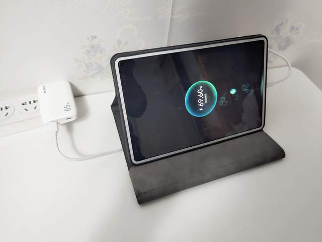 更轻更薄更好用，努比亚大白65W超薄氮化镓充电器评测