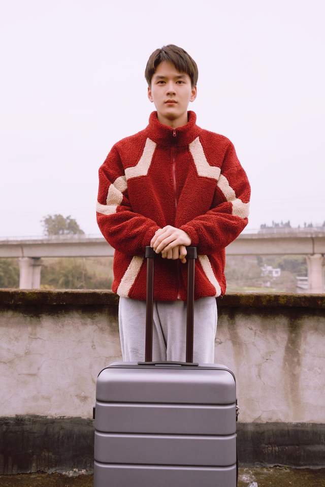 开学装备太多，背包装不下？小米24寸新品行李箱来了