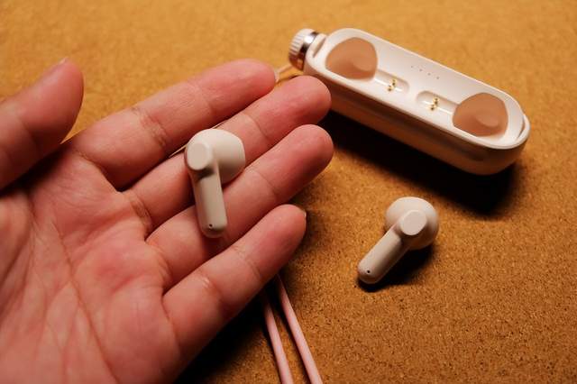 口袋里的太空舱-滑动开启蓝牙耳机音乐新体验