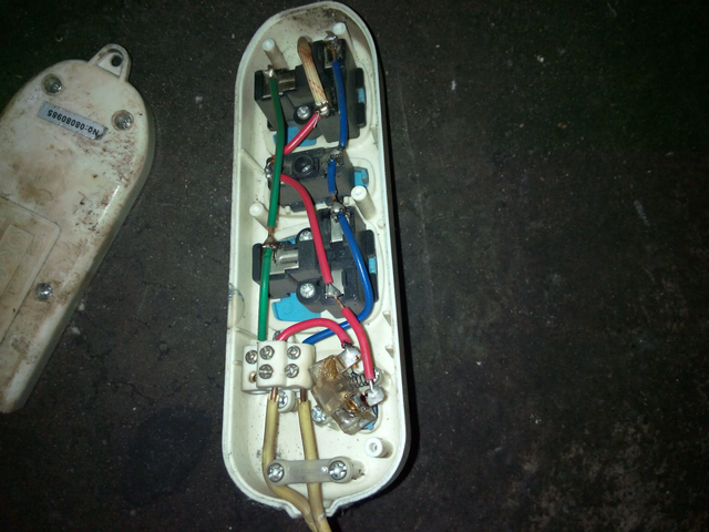 20多元的插排做工到底如何，aigo插线板AC0404拆解