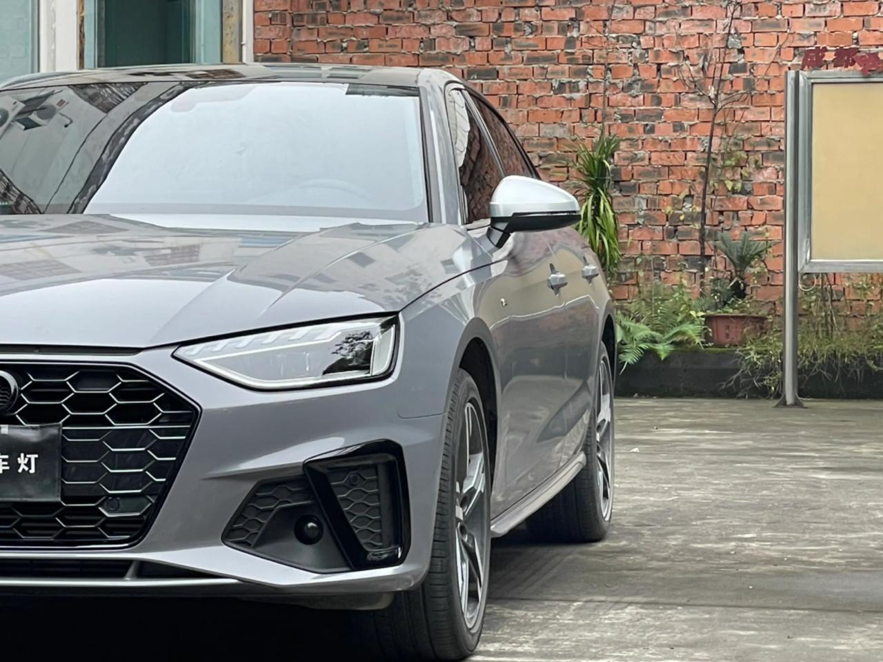 刚提新车奥迪a4全车改色膜:水晶高亮纳多灰,一款适合奥迪a