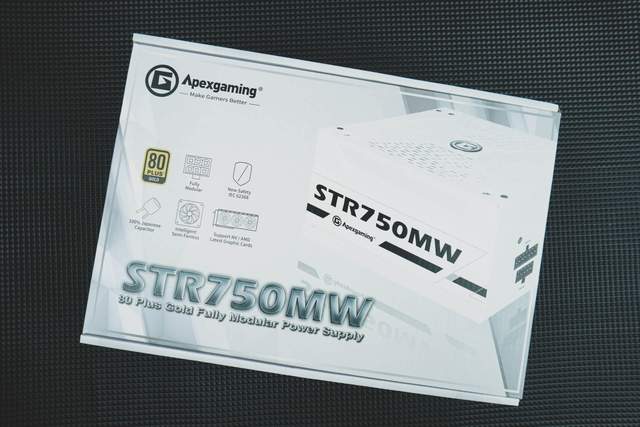 白装机三件套由艾湃电竞盖亚GAIA引领，白机箱焕发靓丽色彩