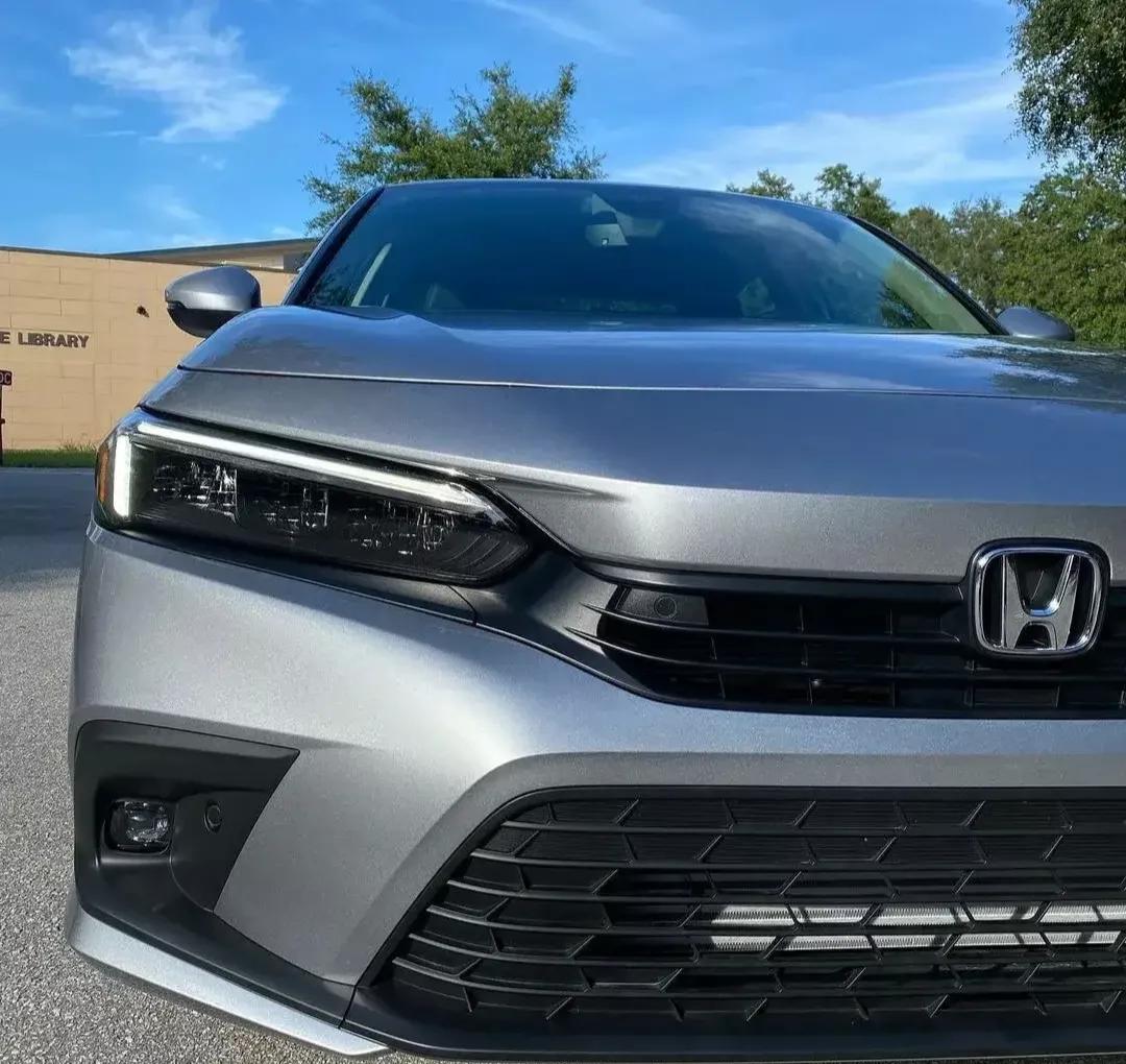 银色的思域真的太漂亮了可惜国内没有这个颜色